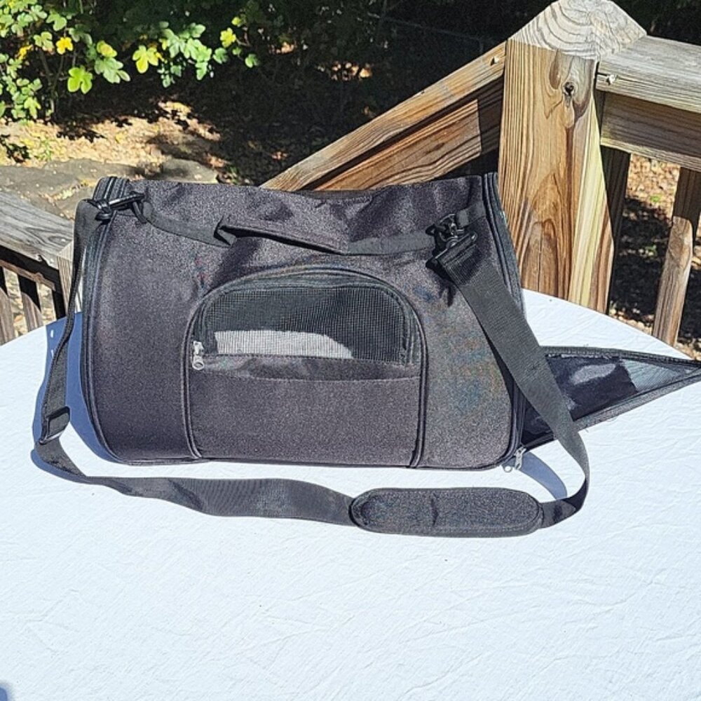 4 side tear-resistant breathable mesh cat or small dog carrier, black, padded